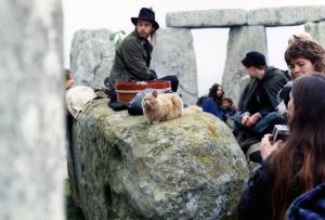 cat,stonehenge